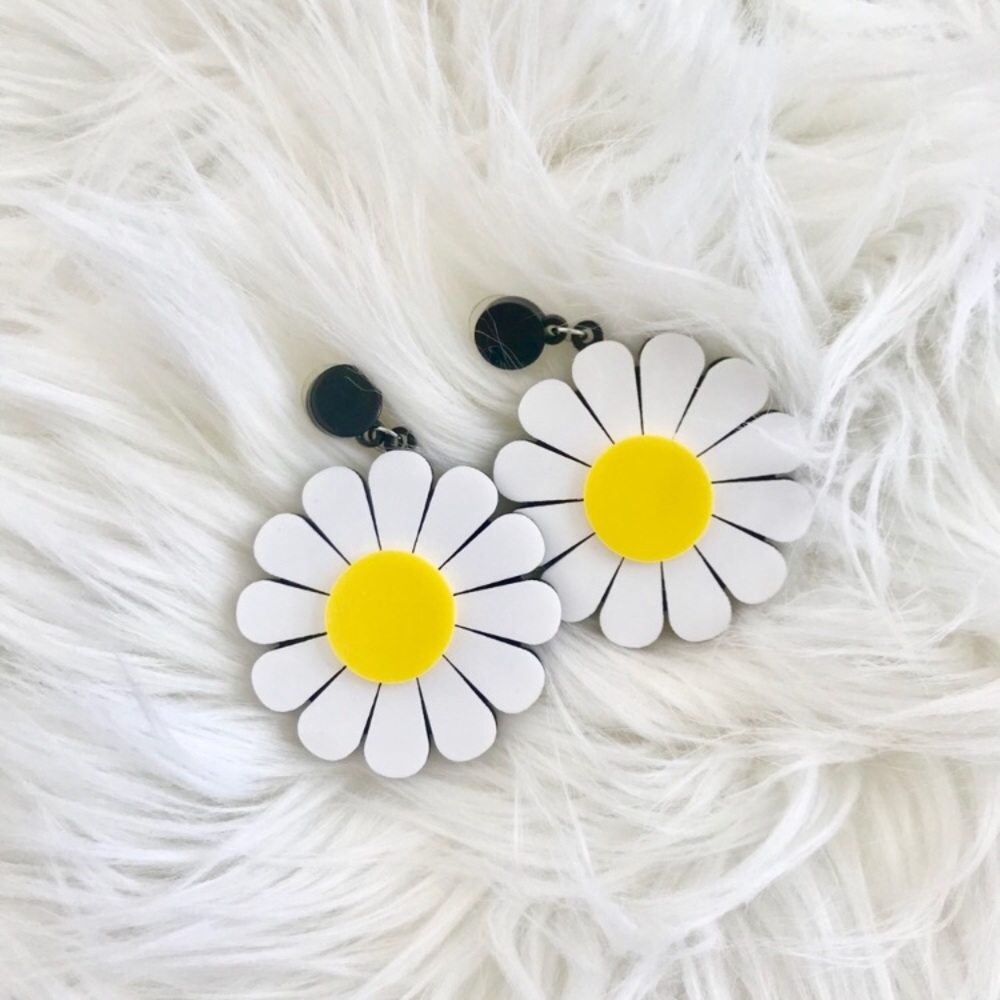 Daisy earrings *BUNDLE ONLY*